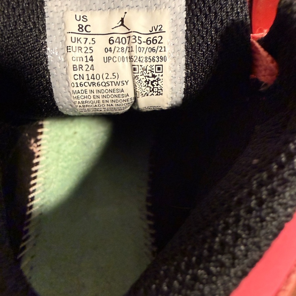 GOOD Jordan Nike Toddler Sneakers Black and Pink Size 8 - Picture 3 of 9